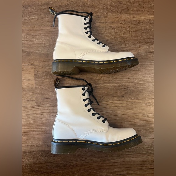 Dr. Martens Women's Leather Boots White Patent Leather Size 7 11821 - Picture 4 of 7